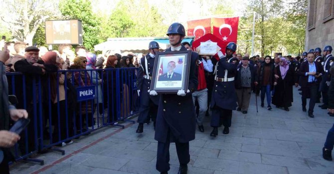 Nevşehir’deki kazada şehit olan uzman onbaşı memleketi Isparta’da toprağa verildi