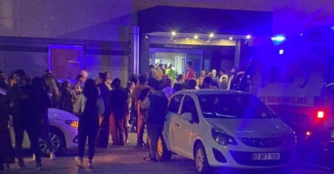 Ünlü sanatçı Kibariye sahneden düştü, hastanelik oldu, o anlar kameraya yansıdı