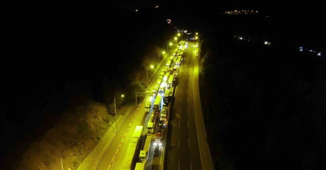 Adana’da 13 aracın karıştığı kazada kapanan otoyol ulaşıma açıldı