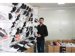 Ayakkabıcı esnafı konteyner çarşıda mesaiye başladı