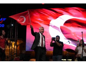 Adanalılar 19 Mayıs’ı kortejli, konserli etkinliklerle coşkuyla kutladı