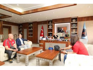 Rektör Özkan Avrupa şampiyonlarını ağırladı