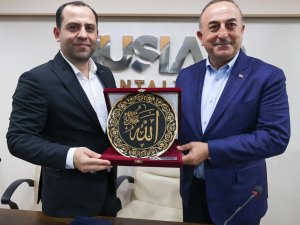 Bakan Çavuşoğlu, iş insanlarıyla bir araya geldi