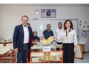 Mersin’de belediye başkanları oylarını kullandı