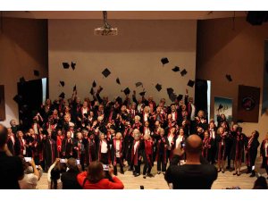 Tazelenme Üniversitesi’nden 82 öğrenci mezun oldu