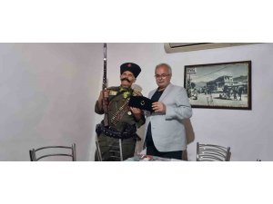 Başkan Özgan’a Kıbrıs gazisinden anlamlı hediye