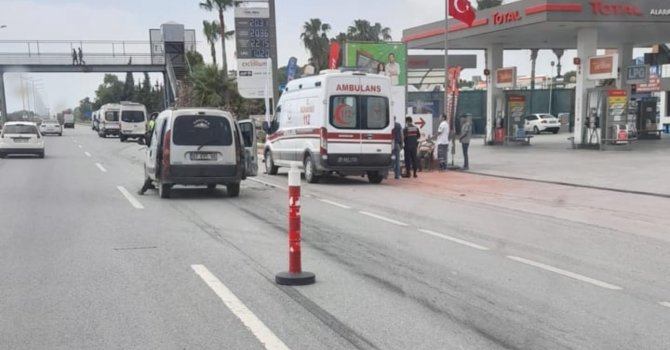 Fren yapan minibüs otoyolu birbirine kattı: 2’si turist 6 yaralı