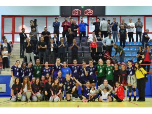 Mavi Kelebekler iddialı gitti