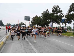 5 kilometrelik Gül koşusunda kıyasıya mücadele