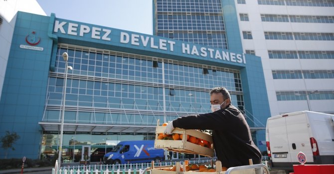 Başkan Böcek’ten sağlık çalışanlarına vitamin desteği