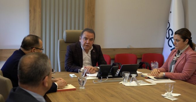 Başkan Böcek: “Tüm birilerimizle vatandaşlarımızın yanındayız”