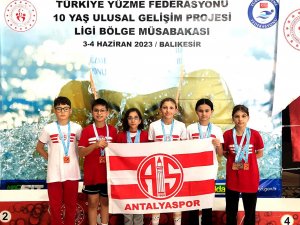 Antalyaspor’un minik kulaçları ilk ulusal yarışta kürsüye uzandı