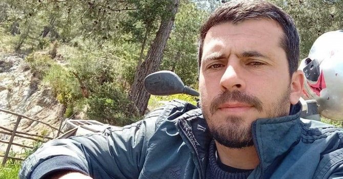 Motosikleti ile araca çarpan sürücü öldü