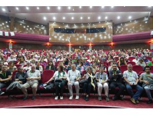 Tarsus Şehir Tiyatrosu, ’Çehov Vodvil’ oyununu İzmir’de sahneledi