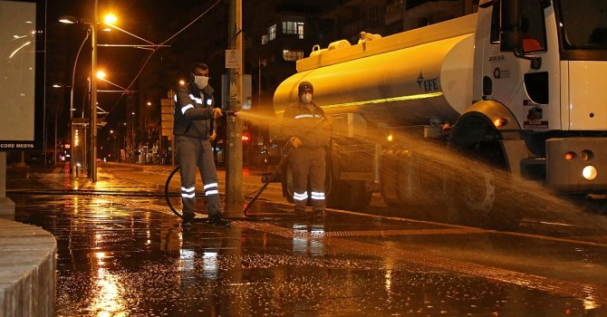 Büyükşehir’den otogar ve caddelerde virüs temizliği