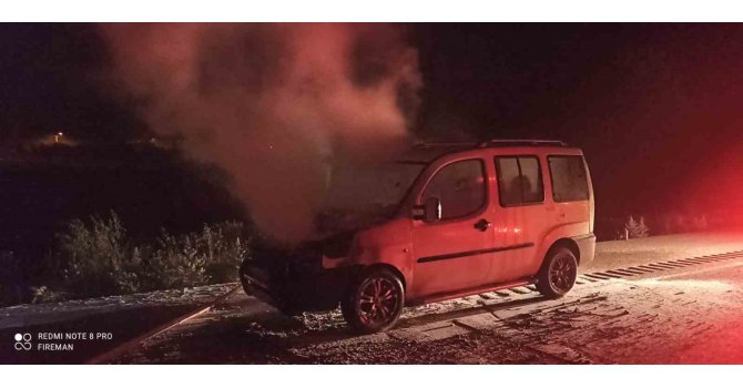 Burdur’da seyir halinde yanan otomobil kullanılamaz hale geldi