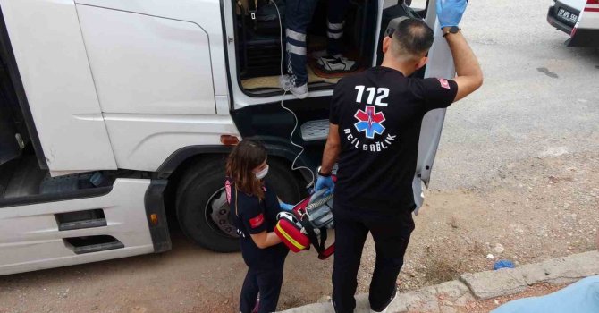 İzmir’den Antalya’ya gelen tır şoförünü ölüm direksiyonda yakaladı