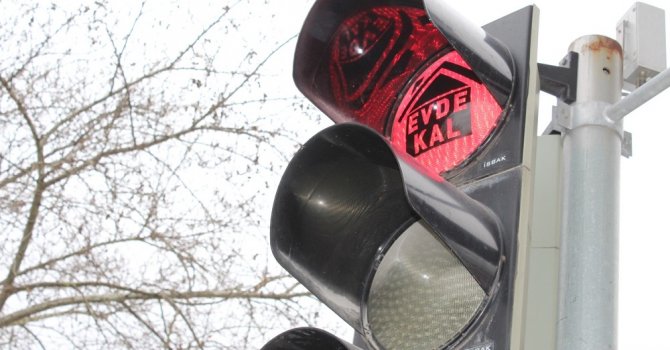 Büyükşehir’den Trafik Işıklarında ‘Evde Kal’ sistemi