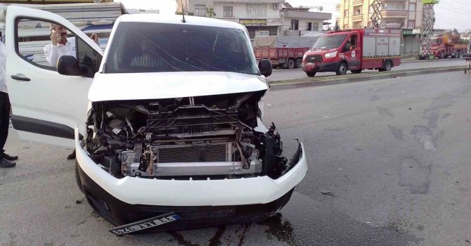 Tarsus’ta 3 ayrı kazada 12 kişi yaralandı