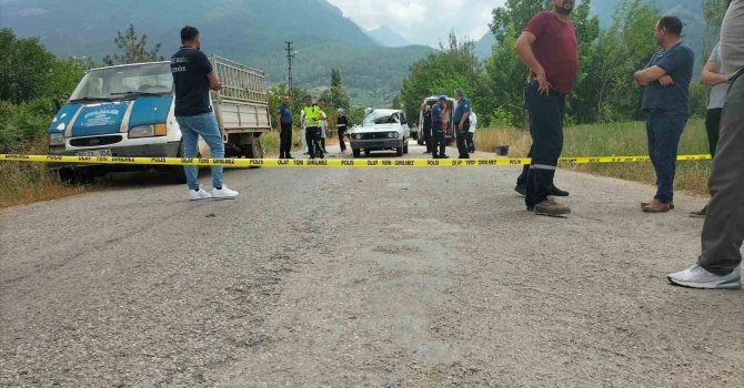 Bayram alışverişine giden kardeşleri kaza ayırdı: 1 ölü,3 yaralı