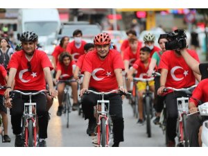 Başkan Yücel’den öğrencilere karne hediyesi