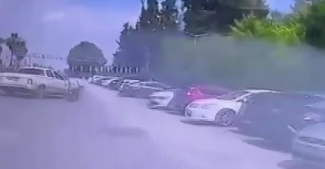 Pikabın motosikletiyle çarptığı anlar kameraya yansıdı