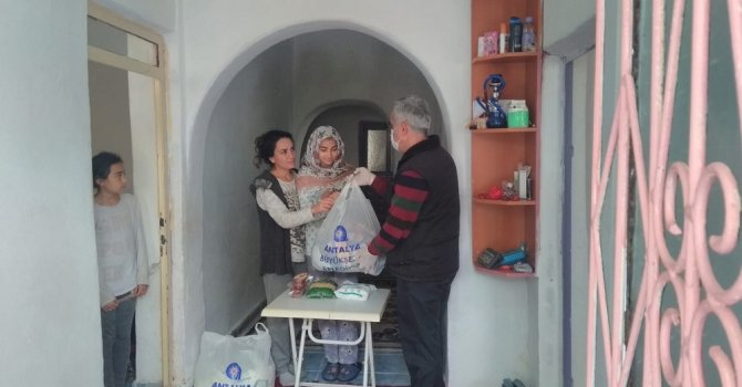 Çölyak hastalarına glutensiz gıda yardımı ilçelerde de devam ediyor