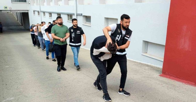 Piyasaya yüzlerce sahte altın süren şüphelilerden 4’ü tutuklandı