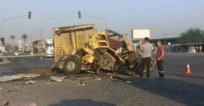 Mersin’de 2 kişinin öldüğü, 27 kişinin yaralandığı feci kaza kamerada