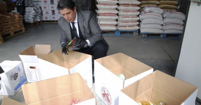 Döşemealtı Belediyesi'nden 65 yaş üzeri 600 kişiye gıda yardımı