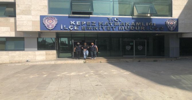 Antalya’da hapis cezası ile aranan şahıslar yakalandı