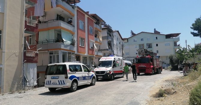 Banyoda kilitli kalan adamın imdadına itfaiye yetişti