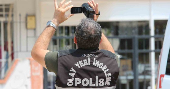 Antalya’da apartman yöneticisi evinde ölü bulundu