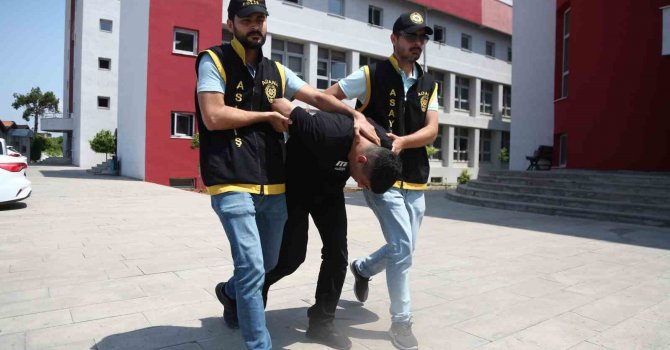 Taktıkları kaskın izini süren polis, gasp şüphelilerini yakaladı