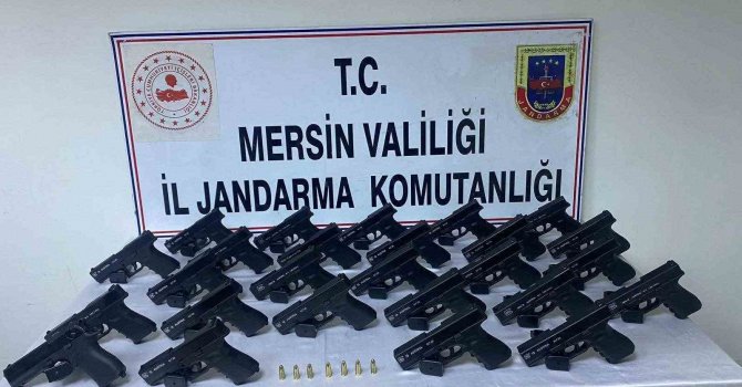 Mersin’de bir kamyonette 26 tabanca ele geçirildi: 4 tutuklama