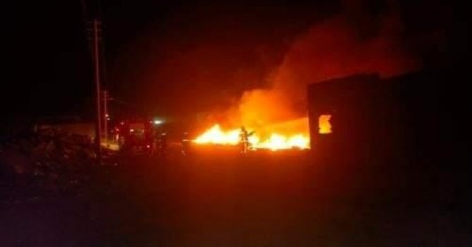 Antalya’da çöp ve hurdalık yangını korkuttu