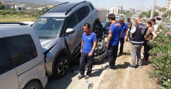 Hayrete düşüren kaza, cip otomobilin üzerine kaldı