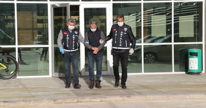 Polislere 'Ben koronalıyım' diyerek tüküren şahıs tutuklandı