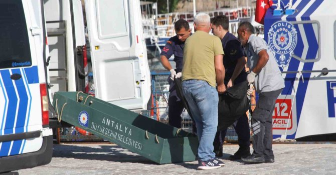 Antalya’da deniz yüzeyinde erkek cesedi bulundu