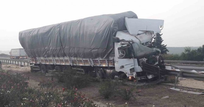 Baba ve oğlu trafik kazasında yaralandı