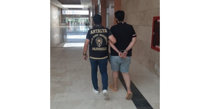 Antalya’da 288 bin liralık "mavi tik" dolandırıcılığı: 2 gözaltı