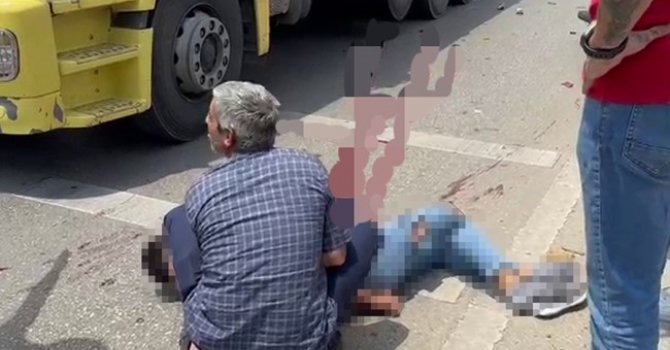 Son nefesini çarptığı kamyon sürücüsünün kollarında verdi