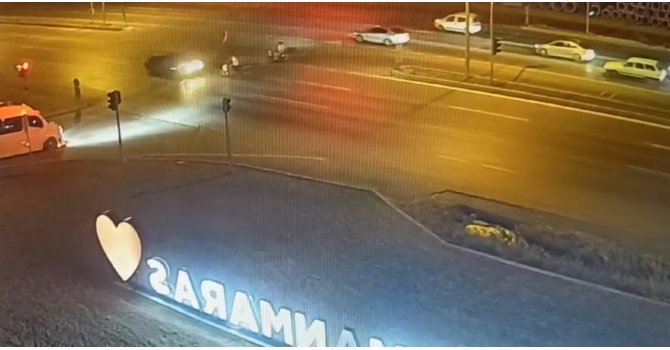 Kırmızı ışık ihlali ölüme neden oldu, o anlar kameraya yansıdı