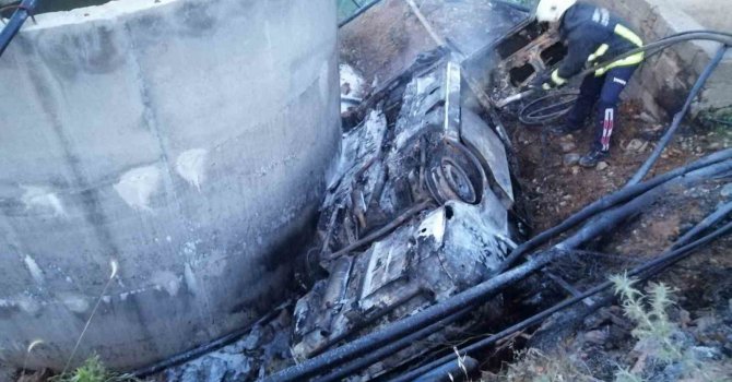 Yanan araç çalıntı çıktı