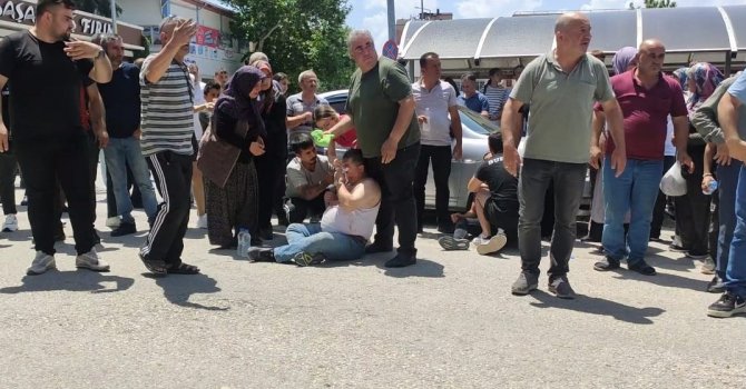 Dükkan sahibi ile müşteriler birbirine girdi, yumruklar tekmeler havada uçuştu