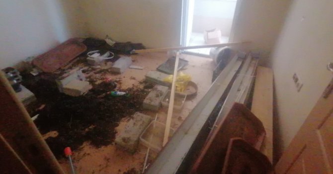 Karşılıklı iki daireyi aynı anda kiraladı, birinde oturdu diğerinde laboratuvar kurup uyuşturucu yetiştirdi