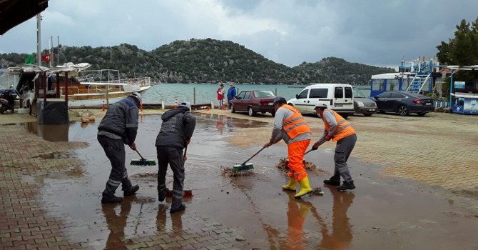 Koronavirüse karşı etkin mücadele sürüyor