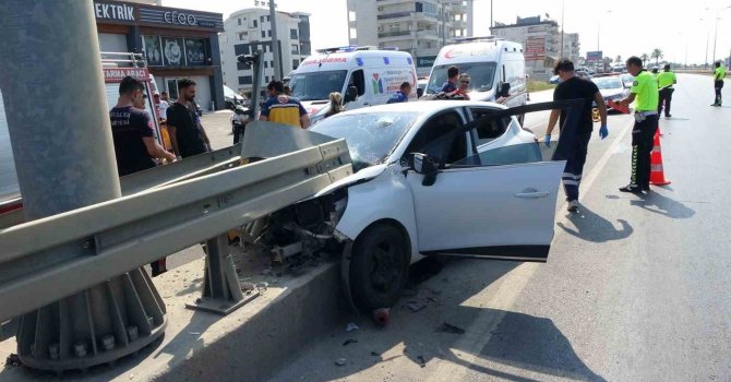 Otomobil bariyere ok gibi saplandı: 1 ölü