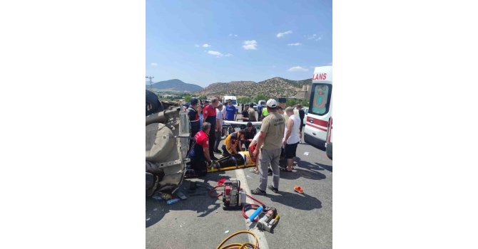 Burdur’da otomobil şarampole devrildi: 5 yaralı