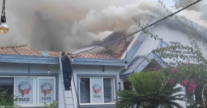 Restoranda başlayıp TSYD’ye sıçrayan yangın kontrol altına alındı